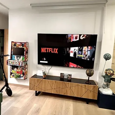 Lujo 10 Pax Proyector, Maquina Arcade Y Patinetes * Oviedo