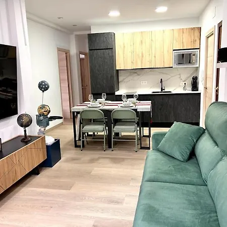 Lujo 10 Pax Proyector, Maquina Arcade Y Patinetes Lägenhet