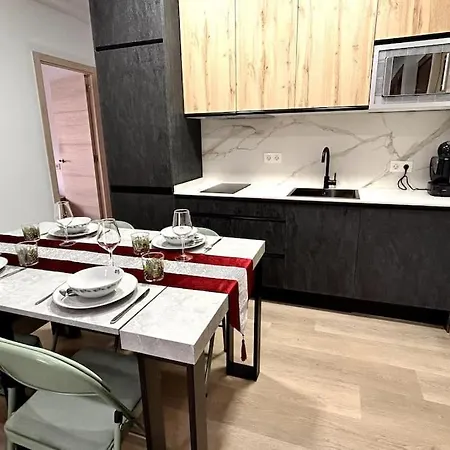 Lujo 10 Pax Proyector, Maquina Arcade Y Patinetes Lägenhet