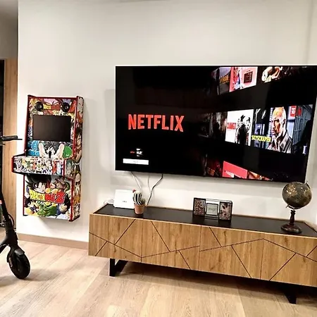 Lujo 10 Pax Proyector, Maquina Arcade Y Patinetes *