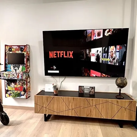 Lujo 10 Pax Proyector, Maquina Arcade Y Patinetes Lägenhet Oviedo