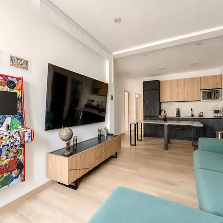 Lujo 10 Pax Proyector, Maquina Arcade Y Patinetes Apartment Oviédo