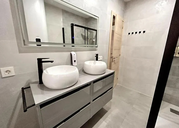 Lujo 10 Pax Proyector, Maquina Arcade Y Patinetes אוביידו