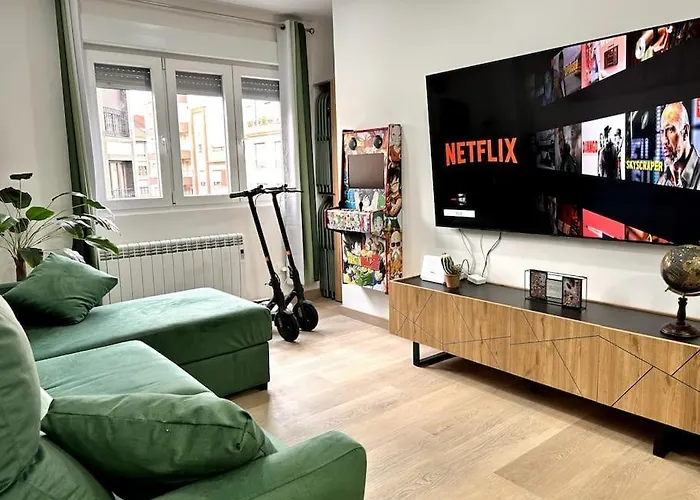 Lujo 10 Pax Proyector, Maquina Arcade Y Patinetes דירה